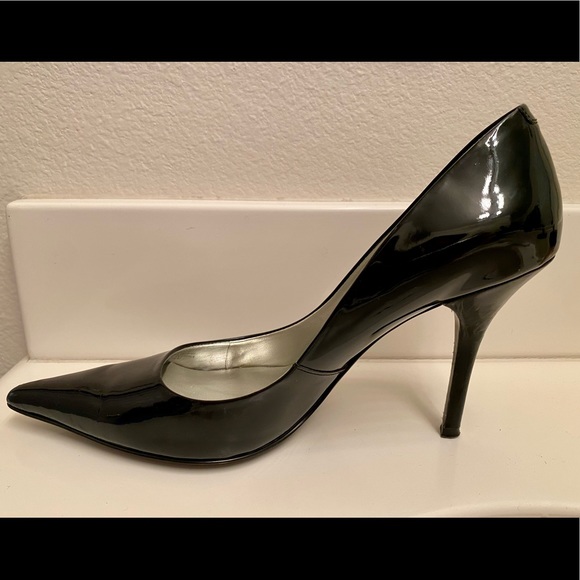 GUESS? BY MARCIANO STILETTOS - Picture 2 of 4